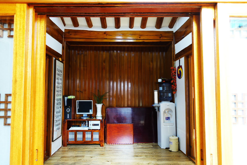 Hue Hanok Guesthouse Сеул Экстерьер фото